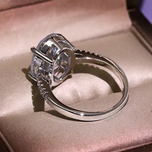 New 925 Oval 6 Ct Zircon Ring - Picture 6 of 6